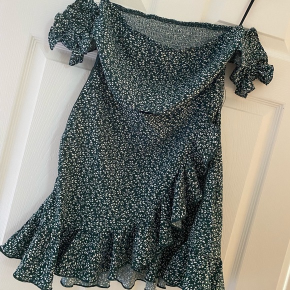 Off shoulder flirty dress ❤️ - Picture 1 of 2